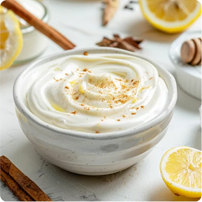 miel artisanal dans un yaourt